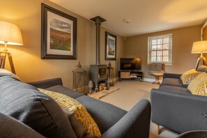 TV, fireplace - Foxhill House, South Creake, Norfolk (South Creake)