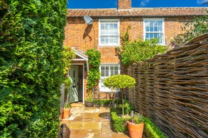 Exterior - Pond Cottage, Docking, Norfolk (Docking)