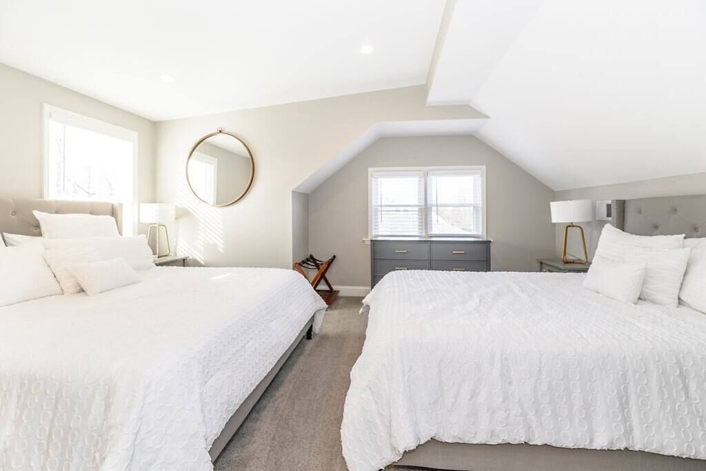 5 Schlafzimmer, Schreibtisch, Bügeleisen/Bügelbrett, Reisekinderbett
