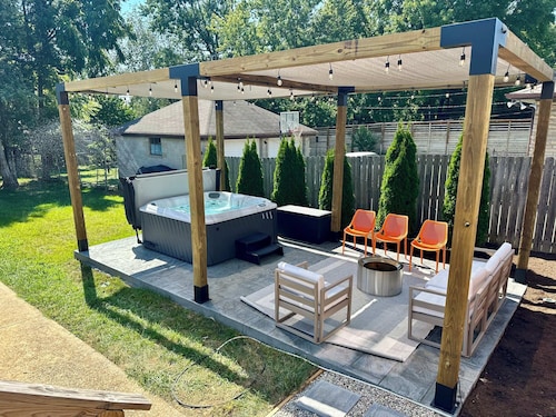 Hot Tub | 7 Beds |  Fire Pit | Patio & Grill