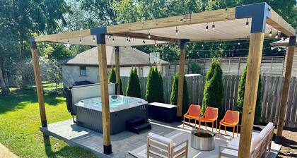 Hot Tub | 7 Beds | Fire Pit | Patio & Grill
