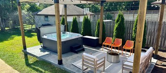 Hot Tub | 7 Beds | Fire Pit | Patio & Grill