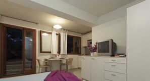 1 bedroom, in-room safe, iron/ironing board, free WiFi