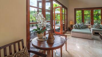 Smart TV, tenis de mesa, libros y estéreo