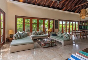 Smart TV, table tennis, books, stereo - 4 BRvilla Cantik with private pool in Karma Kandara resort with ocean beach club (Ungasan)