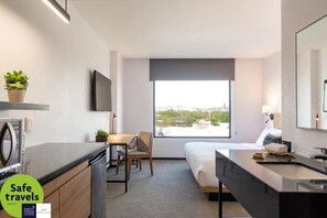 1 bedroom, iron/ironing board, WiFi, bed sheets - Suite with excellent view and location in Querétaro (Santiago de Querétaro)