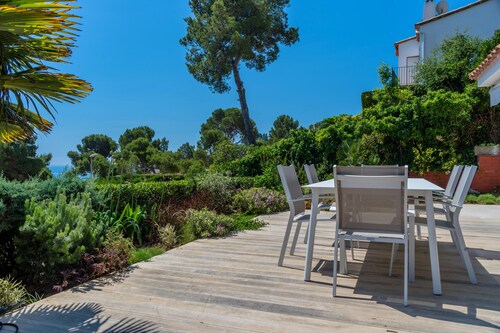 L-3 Fabulous house with sea views and pool