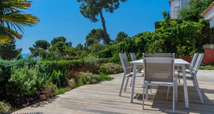 L-3 Fabulous house with sea views and pool