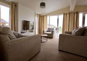 Cabin, Multiple Beds | Living room