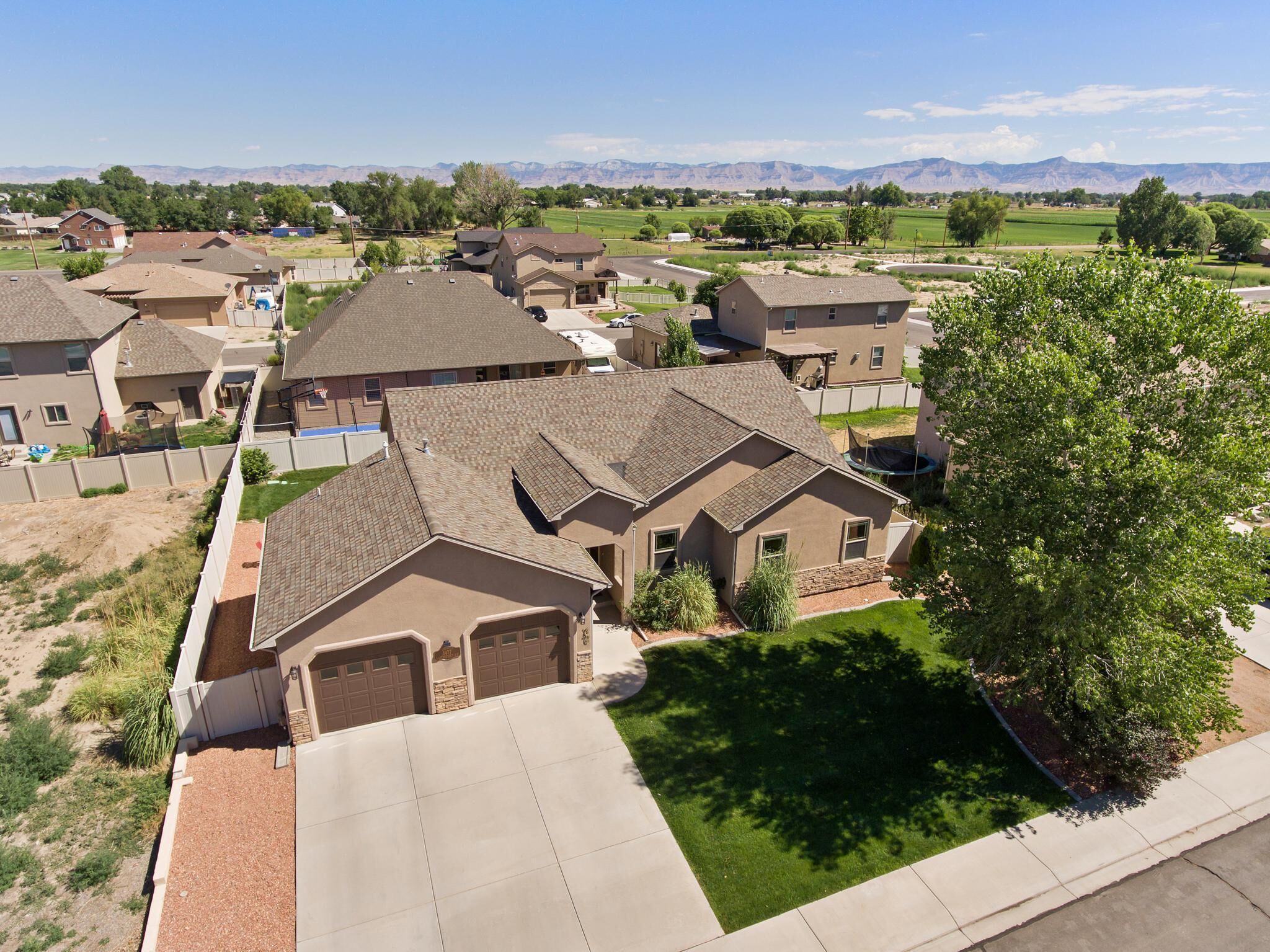 Velo II - In-town Rancher Spacious w/Fenced Yard