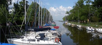 Holiday home with pool, internet and air conditioning