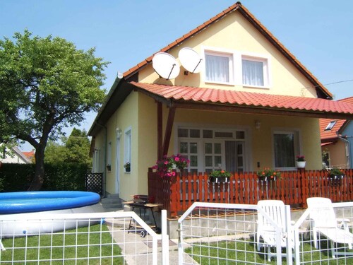 Ferienhaus mit Pool, Internet und Klimaanlage