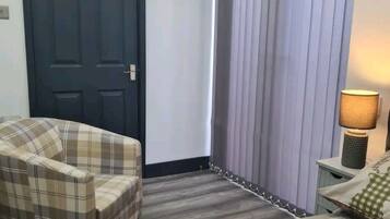 Apartemen | 1 kamar tidur, setrika/meja setrika, Wi-Fi gratis, dan seprai linen