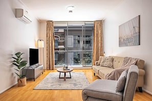 テレビ、書斎 / ワークスペース