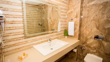 Economy Double Room | Bathroom