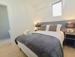 1 chambre, chambres insonorisées, fer et planche à repasser