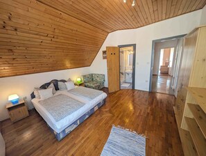 5 Schlafzimmer, Bügeleisen/Bügelbrett, Reisekinderbett, Internetzugang