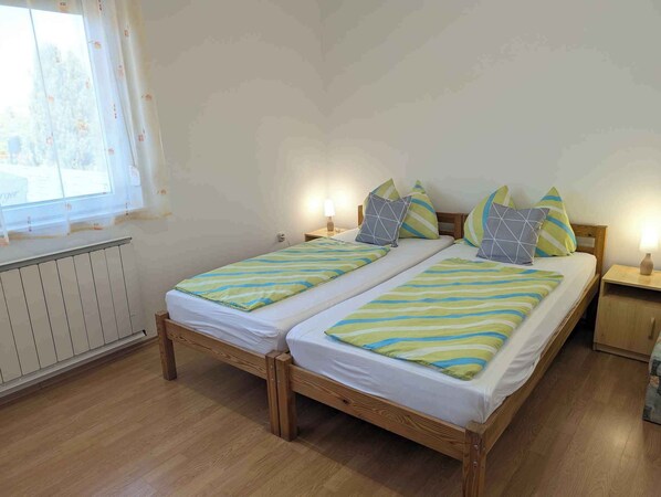 5 Schlafzimmer, Bügeleisen/Bügelbrett, Reisekinderbett, Internetzugang