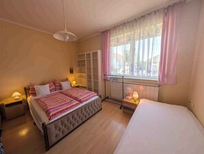 5 Schlafzimmer, Bügeleisen/Bügelbrett, Reisekinderbett, Internetzugang