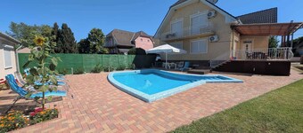Holiday home with pool and internet