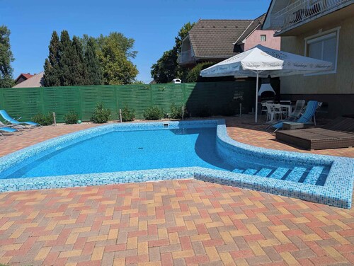 Ferienhaus mit Pool und Internet