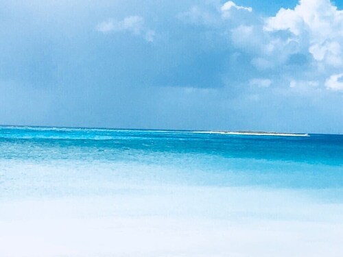 Private Luxury 2 bedroom condo Ocean view, King Bed, 2 queen beds, free wifi