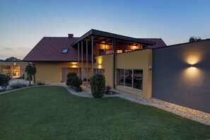 Familievilla, flere soverom, 2 bad, ved fjell (Pool Villa Prleški Raj) | Eksteriør