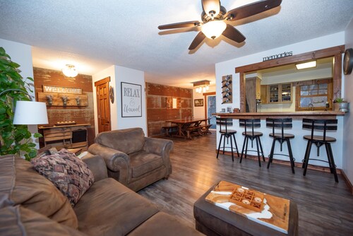 Country in the City | Massage Chair and Fireplace | Close to Downtown