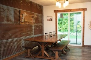 Dining - Country in the City | Massage Chair and Fireplace | Close to Downtown (Decorah)