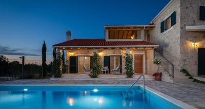 Belle maison Ă Drnis avec sauna