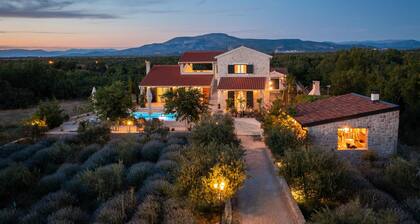 Schönes Haus in Drnis mit Sauna