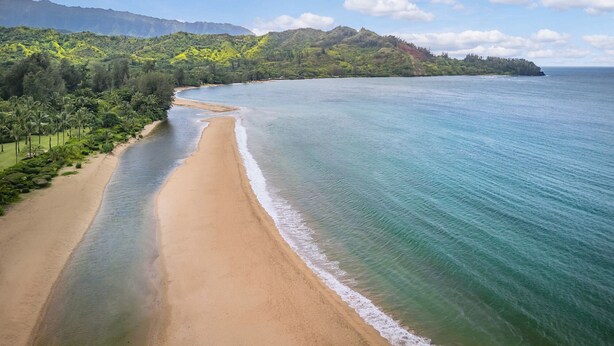 A beach with clear waters, a sandy shore, and a forested hillside. - Oceanfront Hanalei Bay home - Hanalei Surf (Hanalei)