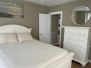 2 bedrooms, iron/ironing board, free WiFi