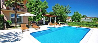 Holiday home with swimming pool and air conditioning