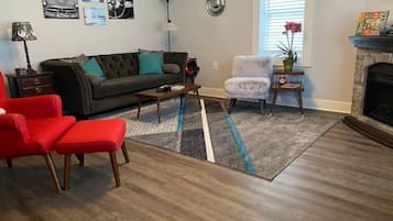 Smart-TV, DVD-Player, Bücher, Videothek