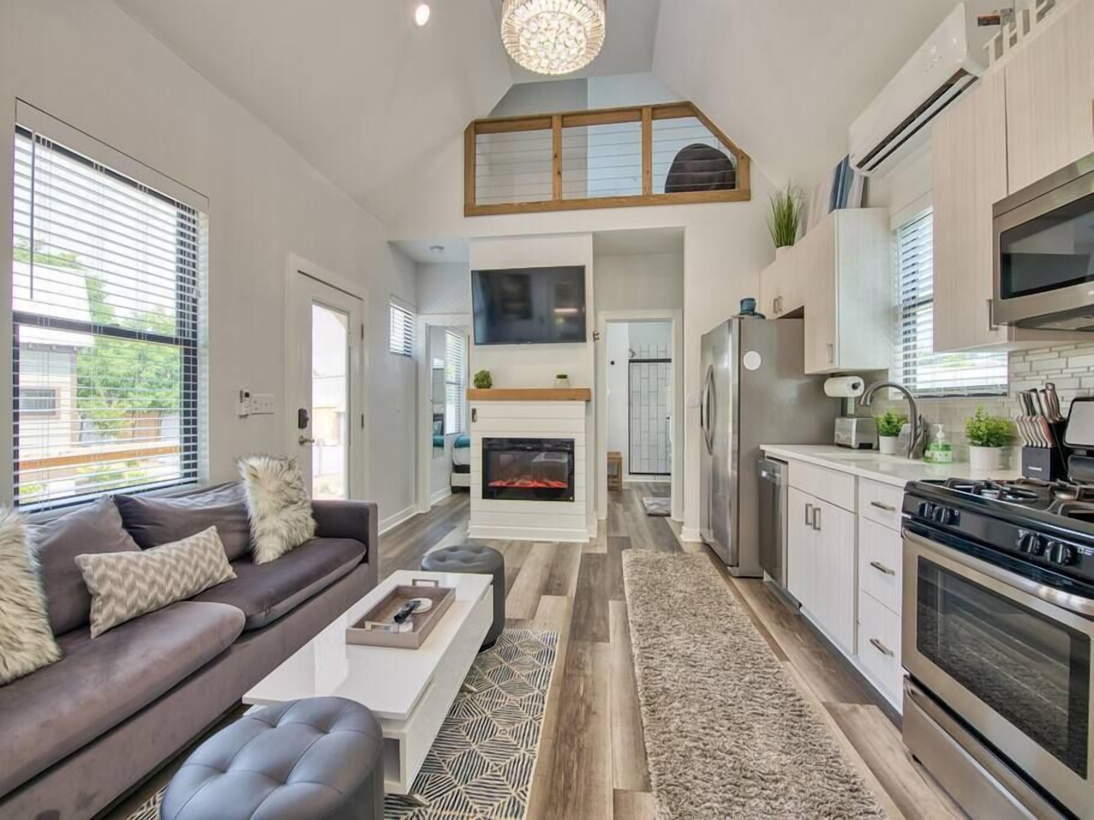 The Haven @ Water 65 - Tiny Home walk to Downtown
