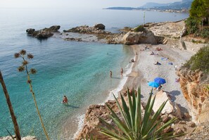 Plage à proximité, chaises longues