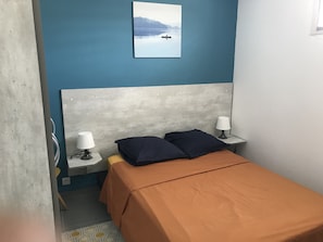 1 chambre, fer et planche à repasser, Wi-Fi, draps fournis