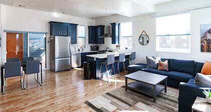 Chic Indigo Digs : 3 BR,Cool Kitchen, Zen Patio!