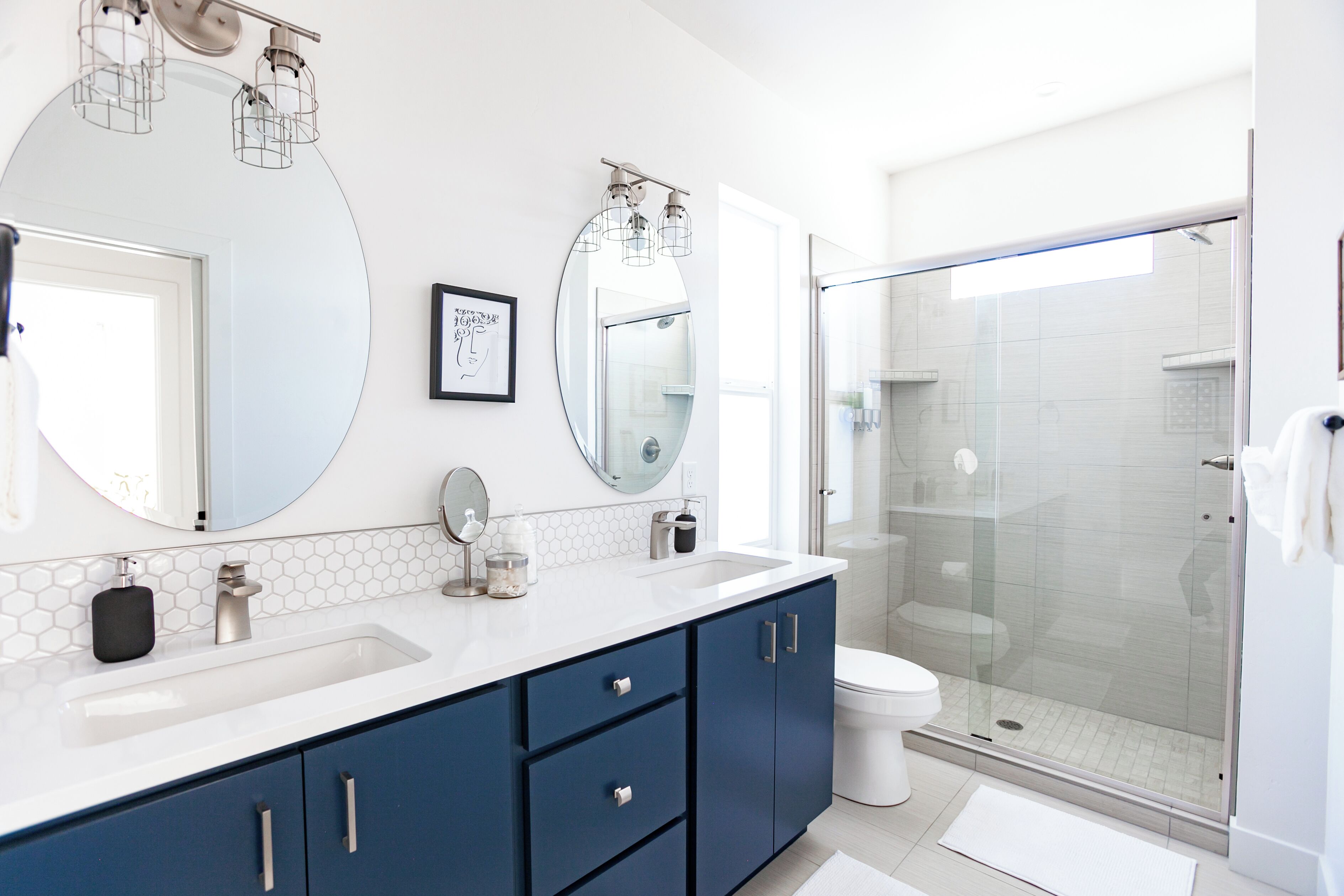 Combined shower/tub, hair dryer, towels, soap