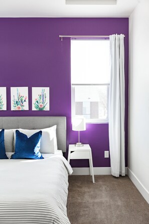 3 室のベッドルーム、デスク、アイロン / アイロン台、旅行用ベビーベッド