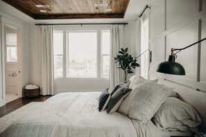 4 chambres, bureau, fer et planche à repasser, accès au Wi-Fi (inclus)