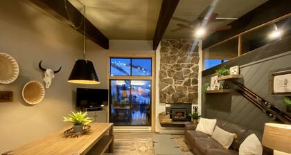‘This Must be the Place!’ Ski-in/Ski-out condo with breathtaking views!