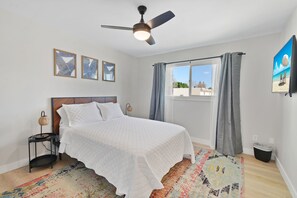 3 bedrooms, desk, iron/ironing board, travel crib
