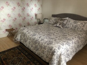 2 bedrooms, desk, iron/ironing board, free WiFi