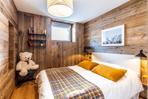 3 slaapkamers, een strijkplank/strijkijzer, reisbedje, gratis wifi