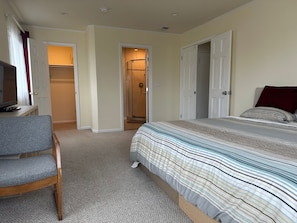4 bedrooms, desk, iron/ironing board, WiFi
