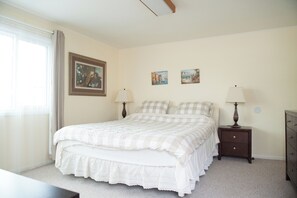 4 bedrooms, desk, iron/ironing board, WiFi