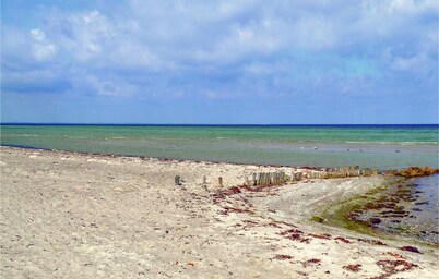 Nice home in Glesborg with sauna