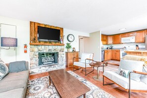 TV, fireplace